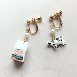 牛さんとミルクのイヤリング