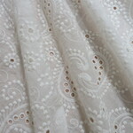 ♪ペイズリー柄刺繍コットンレース生地♪