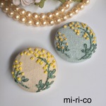 ミモザの花刺繍　ブローチ