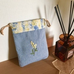 手縫い刺繍入り〜野原の巾着ポーチ