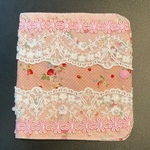 [送料込み]マスクケース　仮置きマスクケース　イチゴ柄　ビーズ刺繍　ガラスパール　レース