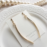 〈simple/long〉スワロフスキーパール & カーブスティック  イヤリング/ピアス【ロング/揺れる/ゴールド/シンプル/プレゼントにも…♪】