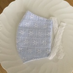 百合子マスク　夏用　大きめサイズ　♡ブルー　スクエアマーガレット　刺繍レース♡　レースマスク　マスクカバー　立体マスク　フィルターポケット付　手作り　大人用　ブライダル　ウエディング