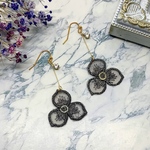刺繍のお花のピアス(イヤリング)ブラック
