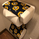 アネモネ柄のトイレットペーパーホルダー