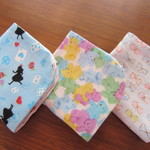 お名前スタンプ押 しておきます♪名前タグ付4重ガーゼハンカチ5枚セット
