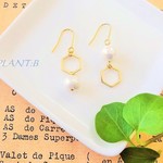 pearl&geometryヘキサゴンのシンプルピアス(イヤリング)