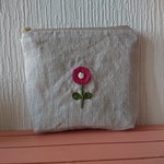 クリスマスセール、まあるい花刺繍のマチありポーチ
