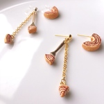バウムクーヘンのアシンメトリーピアス/イヤリング
