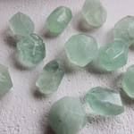 グリーンクリスタルビーズ＊1個＊天然石　水晶　鉱石　鉱物