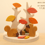 彩り歳時記　11月　リスのどんぐり拾い