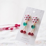 さくらんぼ・刺繍のイヤリングorピアス《エメラルド》