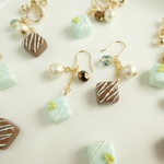  チョコミントトリュフのゆらゆらピアス(イヤリング)