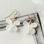 14kgf white jade butterfly flowerピアスorイヤリング（シルバー可）