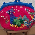 かぎ針がま口ポーチ孔雀の刺繍バージョン