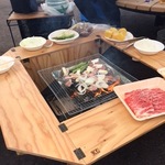 たき火テーブル　BBQテーブル　囲炉裏テーブル　折りたたみテーブル　アウトドアテーブル　簡単組み立て　軽い　木製　ハンドメイド