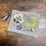 野の花刺繍のぺたんこポーチ