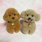 yuki2582様専用毛糸のぽんぽん、おすわりトイプードル にっこり＆おすまし（my Dogチャーム付・ベージュ＆グレー）