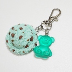 チョコミントアイスとクマグミのチャーム マットタイプ