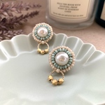 ビーズ刺繍＊まぁるいミントグリーンとパールのピアス