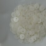 スパンコール 5mm 約700枚(約4g) 丸 トップホール マット オフ白・キナリ (SCC05MKNSETH)