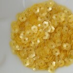 スパンコール 4mm 約1360枚(約5g) 花カップ マット 黄・マスタード色系 (SFC04MYLSA00)