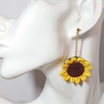 ひまわり🌻のつまみ細工の揺れるピアス(イヤリング)    