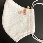 夏用レースマスク　接触冷感　チャーム付きピンク