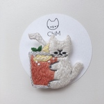 【7/18 19時〜販売】猫カフェ刺繍ブローチ・レモンティー
