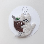 猫カフェ刺繍ブローチ・コーヒーフロート