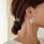 【人気！】白とオーロラの花びら イヤリング/ピアス