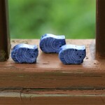 磁器製のウォンバットの積み木風置物　二匹セット（Porcelain Blocks of Wombats: a pair）