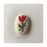 赤いお花のブローチ