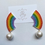 カラフル🌈虹のビーズ刺繍ピアス・イヤリング