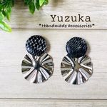 蛇柄カボションとシルバープレートのピアス/イヤリング