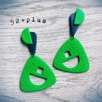 【52+plus】450 ●big bright green & black サンカク● ピアス（イヤリング）ポリマークレイ　polymer clay