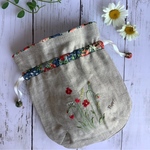 丸型　花の刺繍巾着