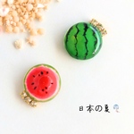 スイカ ( 夏 日本の夏 アシンメトリー ユニーク レジン 可愛い 小ぶり 小さめ ぷっくり サージカルステンレス 樹脂ピアス イヤリング )
