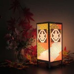 家紋の明かり≪隅切角に一葉紅葉≫10-5･安らぎの輝きスタンド