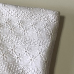 白の刺繍生地