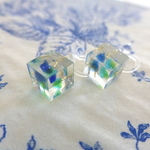 キュービックアイスのノンホールピアス（あお×みどり）