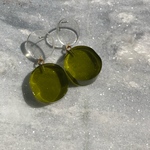 クリア×オリーブピアス