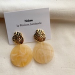 シンプルな大ぶりゴールドピアス