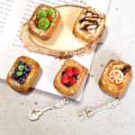 再販　フルーツデニッシュのマグネット♪　5個セット (イチゴ　チョコバナナ　ブルーベリー　キウイ　オレンジ)