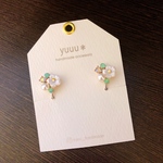 小ぶりフラワーピアス/イヤリング　【金具変更無料♡】デート　ふわふわ　花