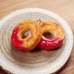 【送料無料】ドーナツピアス/イヤリング イチゴソースのかかったプレーンドーナツ