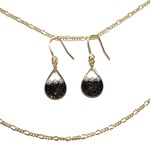 シックなブラック＆パールピアス