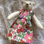 リバティのお洋服の白クマさん💕