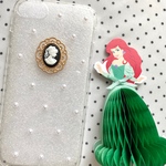 パールを散りばめたカメオのハンドメイドiPhoneケース
