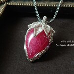 ＊ロードナイトのワイヤーアートジュエリー 🍓Fraise 小粒イチゴ🍓ネックレス ペンダントトップ  アメジストcolor:シルバー 